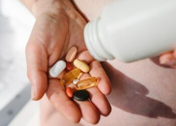 Study: Multivitamin Use and Mortality Risk in 3 Prospective US Cohorts. Image Credit: Sergii Sobolevskyi/Shutterstock.com