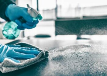 Reading cleaning products labels improves health, ecology