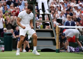 Tough afternoon: Carlos Alcaraz celebrates winning against Ugo Humbert (HENRY NICHOLLS)