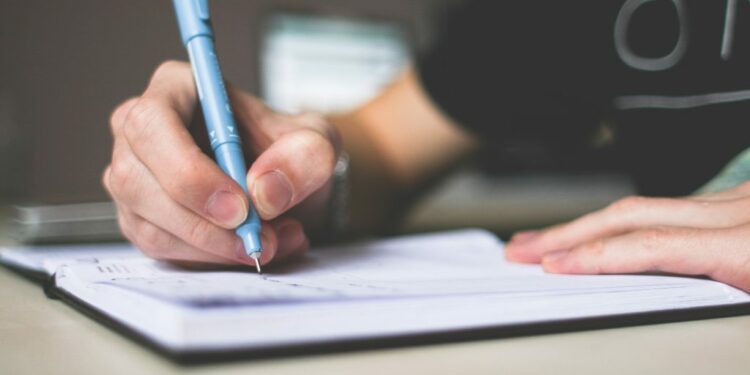 depth of field desk hands 210661