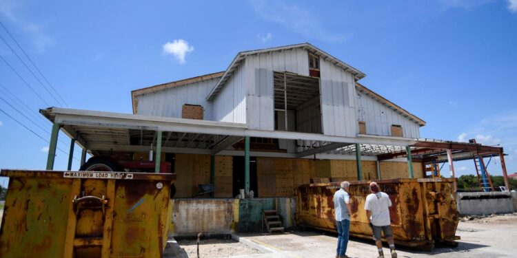 Hogan Yards combines craft beer, barbecue, pickleball in Vero Beach entertainment complex - TCPalm