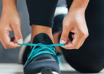 Is Wolverine World Wide, Inc. (NYSE:WWW) Trading At A 44% Discount?