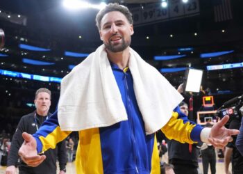 NBA World Reacts to Klay Thompson Reportedly Leaving Warriors to Sign With Mavericks