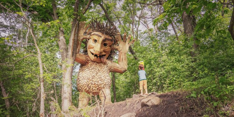 Thomas Dambo makes giant trolls from trash, hides them with clues