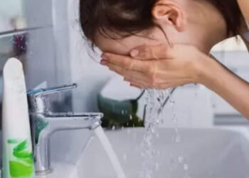 Uncover the Link Between Your Habits and Oily Skin Breakouts