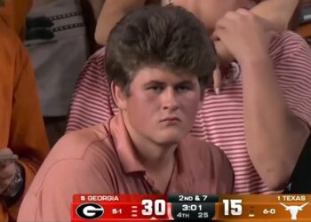 From Heartbreak to Internet Fame: Texas Student’s Big Hair Steals the Show!