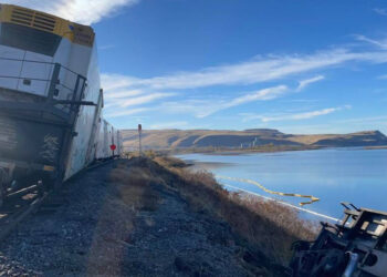 Massive Train Derailment Unleashes 660 Gallons of Diesel into Columbia River!