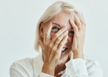 Embrace the Change: 4 Empowering Lifestyle Adjustments to Navigate Menopause Naturally!