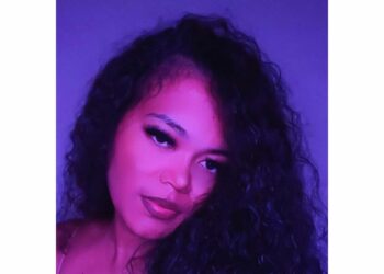 Tragic Discovery: Mother of Three Found Deceased in Car with Child Unharmed by Her Side