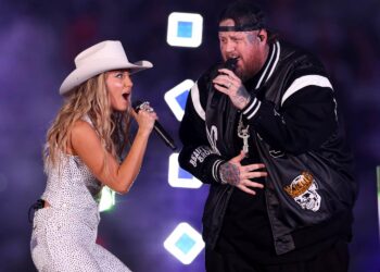 Thanksgiving Halftime Show Shines with Lainey Wilson and Jelly Roll’s Country Vibes!