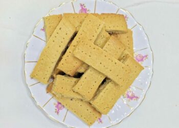 Satisfy Your Sweet Tooth: Discover Raphiat’s Irresistible Butter-Only Shortbread Cookie Recipe!