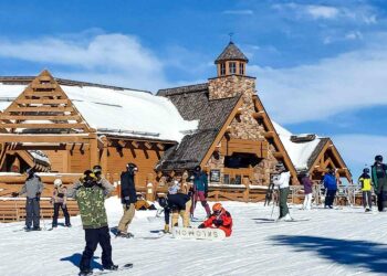 Thrilling Rescue: Over 170 Skiers and Snowboarders Saved After Colorado Ski Lift Malfunctions!